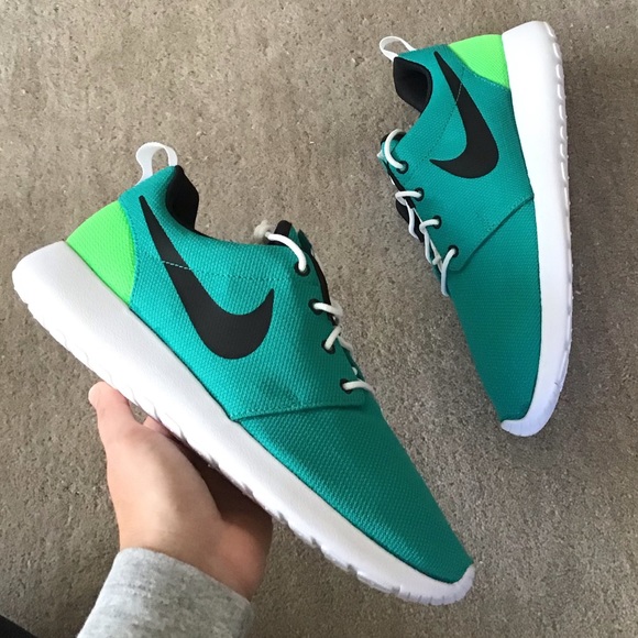 NIKE Roshe One Men's Sneakers - Picture 5 of 8